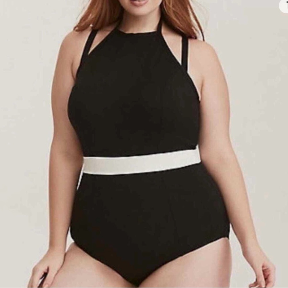 TORRID SWIM SUIT SIZE 4 (26-28)
